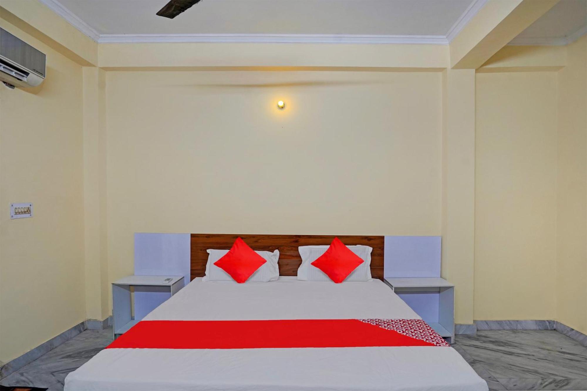 Hotel O 81617 The Pacific Hotel Газиабад Экстерьер фото